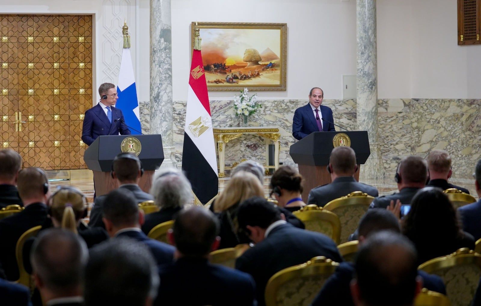 الفنلندي ألكسندر ستوب عن تقديره للرئيس عبد الفتاح السيسى  (4)