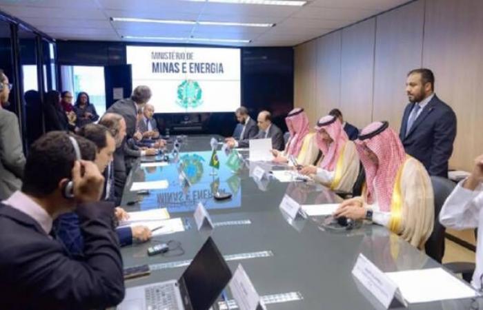 الخريف
      يبحث
      سبل
      استقطاب
      الشركات
      البرازيلية
      للاستثمار
      في
      قطاع
      التعدين
      بالمملكة