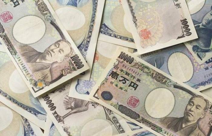 تقلبات
      الين
      وسط
      تقييم
      مسار
      الفائدة
      للمركزي
      الياباني