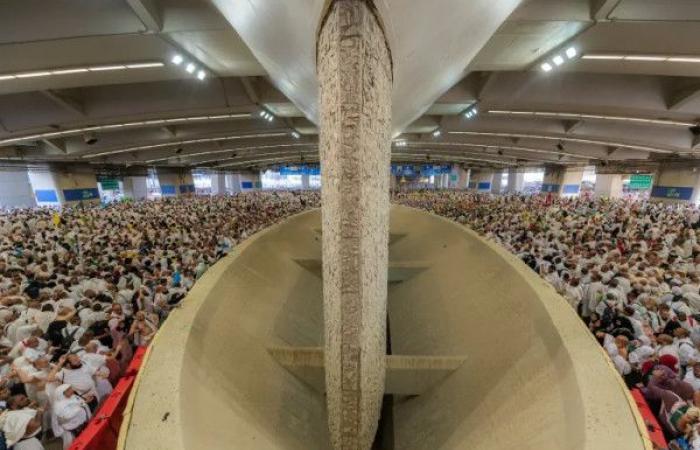 الحجاج
      يواصلون
      رمي
      الجمرات
      بأول
      أيام
      التشريق