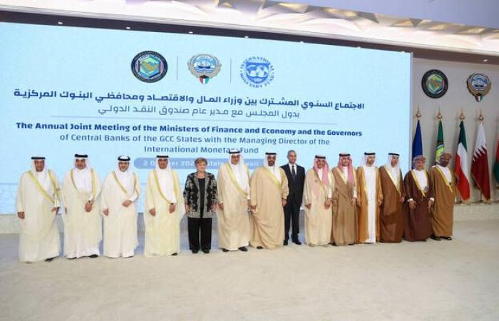 وزير
      المالية
      الكويتي
      يؤكد
      أهمية
      تعزيز
      الشراكة
      بين
      دول
      الخليج
      وصندوق
      النقد
      الدولي