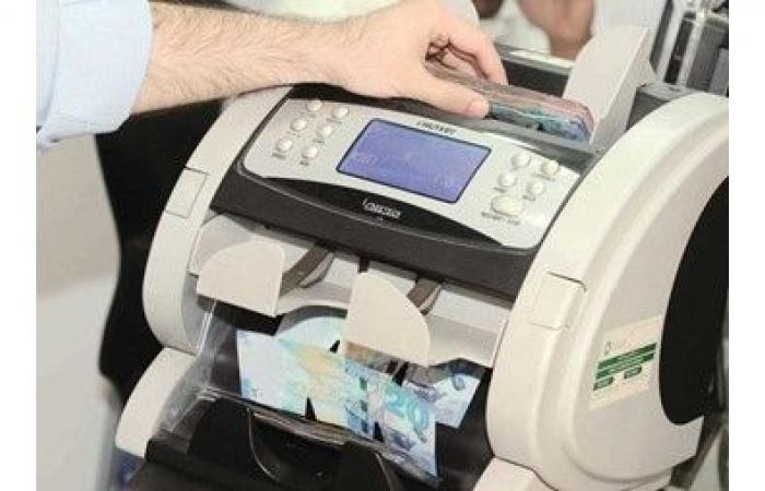 6.22
مليارات
دينار
قروض
جديدة
منحت
في
11
شهراً