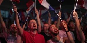 الفوز
      المفاجئ
      لليسار
      في
      فرنسا
      يربك
      حسابات
      المستثمرين
