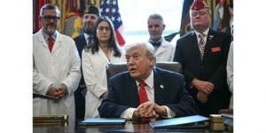 ترامب
يوقّع
على
قانون
يخصص
900
مليار
دولار
للإستراتيجية
الدفاعية
الأميركية