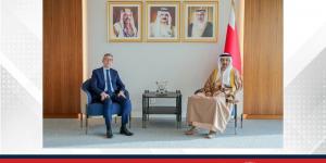 وزير
      المواصلات
      والاتصالات
      يستقبل
      سفير
      الجمهورية
      الفرنسية
      لدى
      مملكة
      البحرين