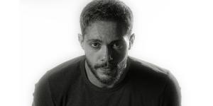 حمد الويباري يفوز بجائزة أفضل صانع محتوى ضمن جائزة الكويت للإعلام «شراع»