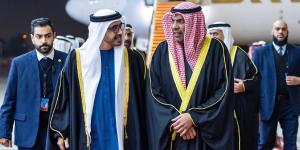 عبدالله بن زايد يصل الكويت في زيارة رسمية