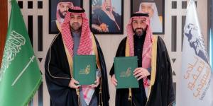 نادي الصقور والمكتب الإستراتيجي لتطوير منطقة الحدود الشمالية يوقّعان اتفاقية لتنظيم برامج وفعاليات للصقارة