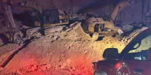 وفاة شخص في حادث إنهيار رملي وانقلاب حفارة بجنوب سعد العبدالله