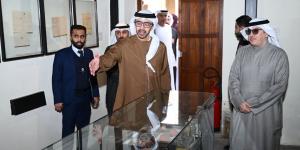 نائب رئيس الوزراء وزير الخارجية الإماراتي يزور كشك الشيخ مبارك