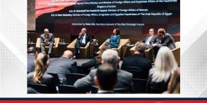 وزير الخارجية يشارك في جلسة حوارية بمشاركة وزراء الخارجية العرب ونائبة رئيس الوزراء وزيرة الخارجية والشؤون الأوروبية في جمهورية سلوفينيا