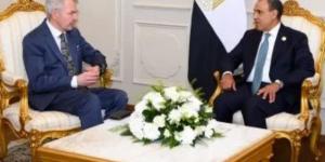 وزير الخارجية يبحث مع المبعوث الشخصى لجوتيريش تطورات أزمة السودان