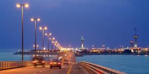 استئناف حركة عبور المركبات على جسر الملك فهد