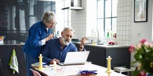 استخدام الإنترنت يخفض خطر إصابة كبار السن بالخرف