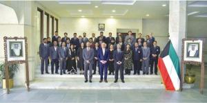 الشمالي وأعضاء البعثة في الهند يرتدون «زهرة العرفج»