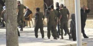 عشرات المستوطنين يقتحمون المسجد الأقصى بحماية من قوات الاحتلال الإسرائيلى