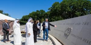 وزير الخارجية يزور النصب التذكاري لعمليتي عاصفة الصحراء ودرع الصحراء في واشنطن