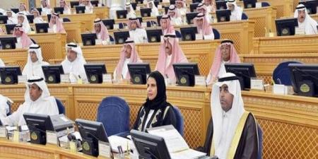 مجلس
      الشورى
      يطالب
      بتعزيز
      الرقابة
      على
      معارض
      التوظيف