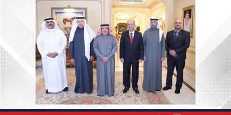 سمو
      الشيخ
      علي
      بن
      خليفة
      آل
      خليفة
      يستقبل
      رئيس
      مجلس
      إدارة
      دار
      البلاد
      للصحافة
      ورئيس
      التحرير