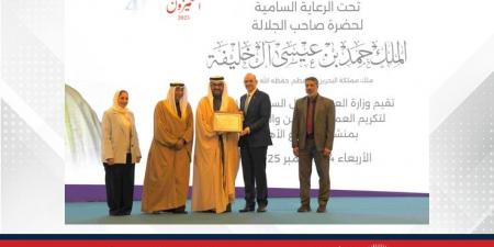 تحت
      رعاية
      جلالة
      الملك
      المعظم..
      وزارة
      العمل
      تقيم
      الحفل
      السنوي
      الـ(40)
      لتكريم
      العمال
      المجدين
      والمتفوقين
      في
      منشآت
      القطاع
      الأهلي