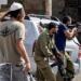 وإشعال النار في أراضى بالخليل.. إصابة فلسطيني واعتقال آخر عقب هجوم للمستوطنين على منطقة عين الحلوة بالأغوار