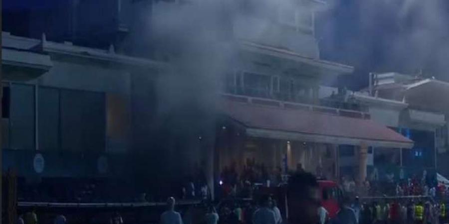 حريق
      ستاد
      الأسكندرية
      يتسبب
      في
      إلغاء
      مواجهة
      بيراميدز
      وسموحة
      "مصير
      المباراة"