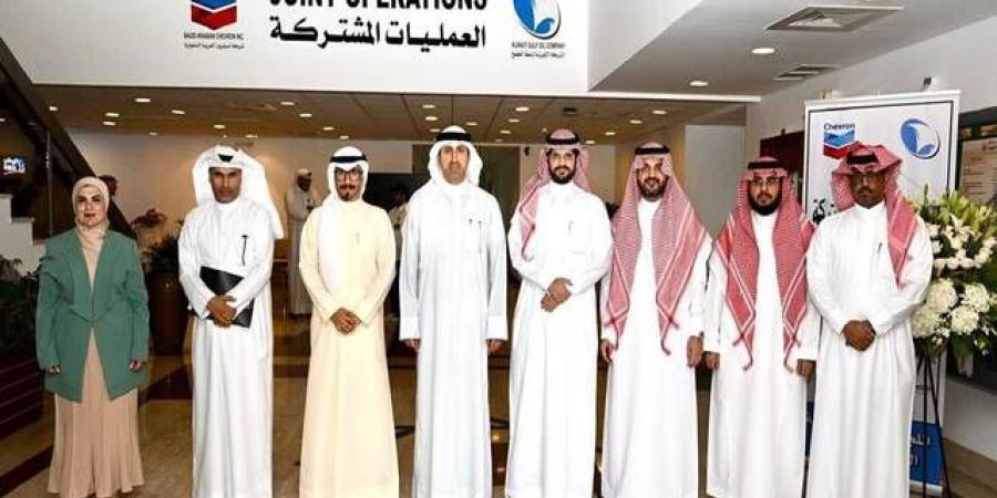 اللجنة
      الكويتية
      السعودية
      تُناقش
      تقارير
      العمليات
      البترولية
      في
      المنطقة
      المقسومة