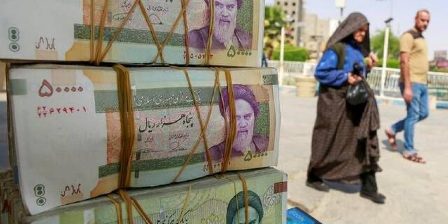 الرئيس
      الإيراني:
      نحتاج
      لـ250
      مليار
      دولار
      استثمارات
      لتحقيق
      نمو
      8%