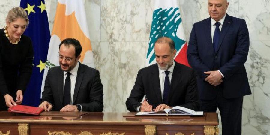 لبنان وقبرص يوقعان اتفاقية ترسيم الحدود البحرية