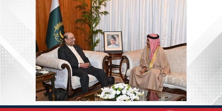 فخامة
      رئيس
      جمهورية
      باكستان
      الإسلامية
      يستقبل
      سفير
      مملكة
      البحرين
      لدى
      جمهورية
      باكستان
      الإسلامية