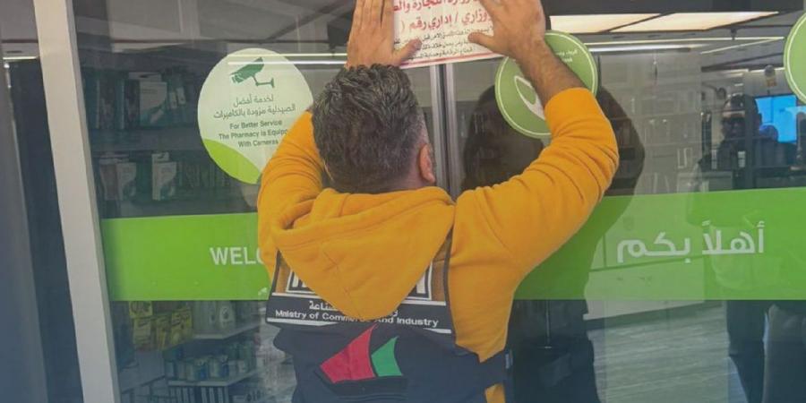 وزير الصحة يصدر قراراً بإغلاق وإلغاء تراخيص 15 صيدلية أهلية