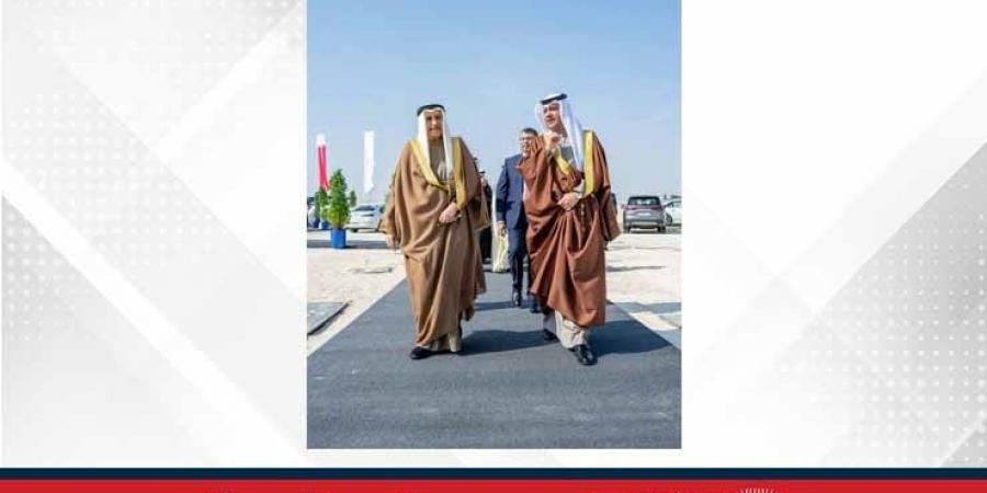 تدعم
      مسار
      تحول
      الطاقة
      في
      مملكة
      البحرين
      وتضيف
      100
      ميجاوات
      إلى
      منظومة
      الكهرباء..
      نائب
      رئيس
      مجلس
      الوزراء
      يضع
      حجر
      الأساس
      لمحطة
      الدور
      لإنتاج
      الكهرباء
      بالطاقة
      الشمسية