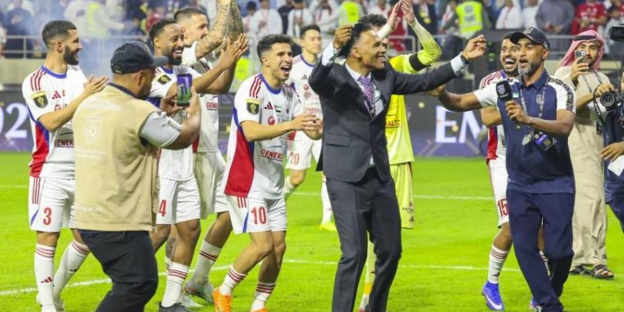 رقصة مدرب الشارقة.. «كلاكيت» ثاني مرة