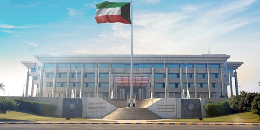 «الداخلية» تنوه: لا يجوز للأجنبي المقيم البقاء بالخارج بمدة تزيد عن 6 أشهر