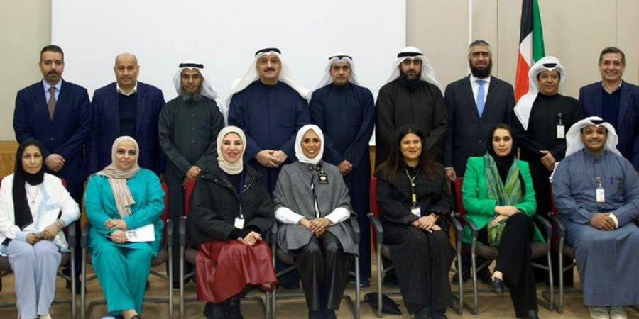 وزير الصحة يترأس اجتماعاً موسعاً مع إدارة مركز الكويت لمكافحة السرطان