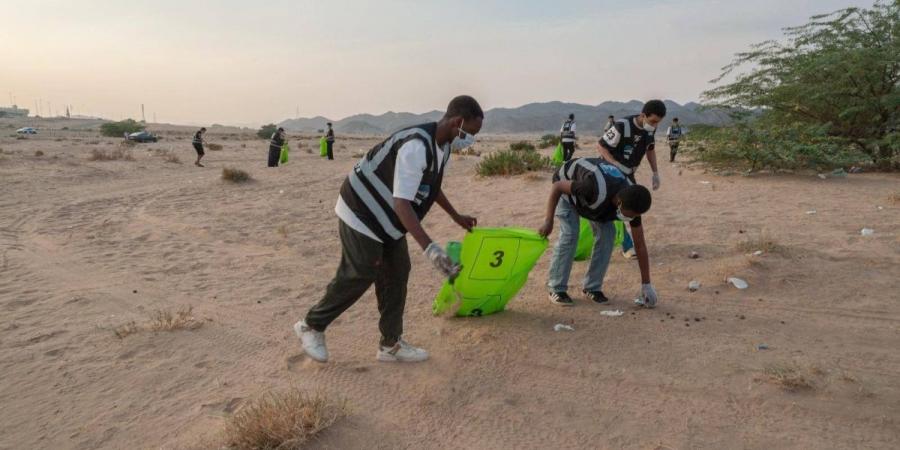 أمانة العاصمة المقدسة تشارك المتطوعين 
في مبادرة بيئية لنظافة المتنزهات البرية