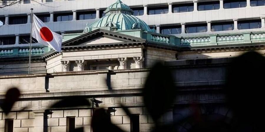 المركزي الياباني يرجح رفع أسعار الفائدة في ظل تراجع الين