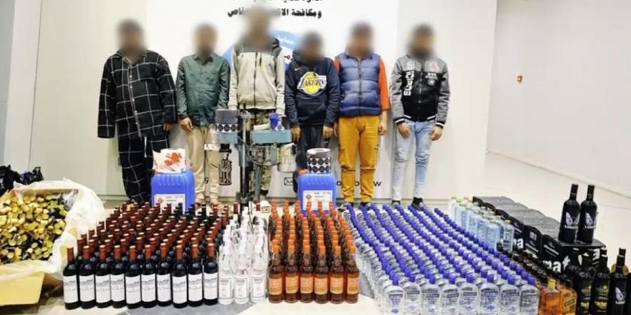الأمن الجنائي ضبط مصنعًا لتصنيع مشروبات كحولية داخل استراحة بمنطقة كبد