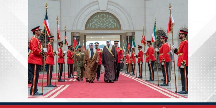 سمو ولي العهد رئيس مجلس الوزراء يغادر دولة الكويت الشقيقة بعد زيارةٍ رسمية