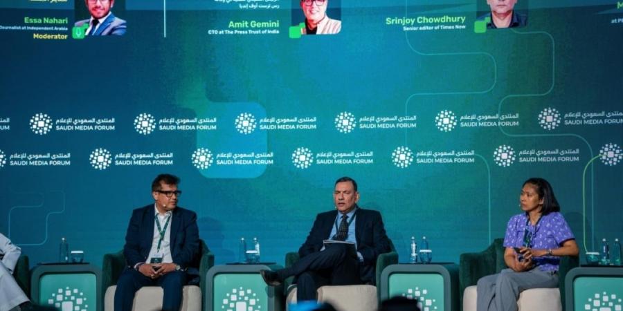 العلاقة بين التقنيات الحديثة 
ومستقبل العمل الإعلامي