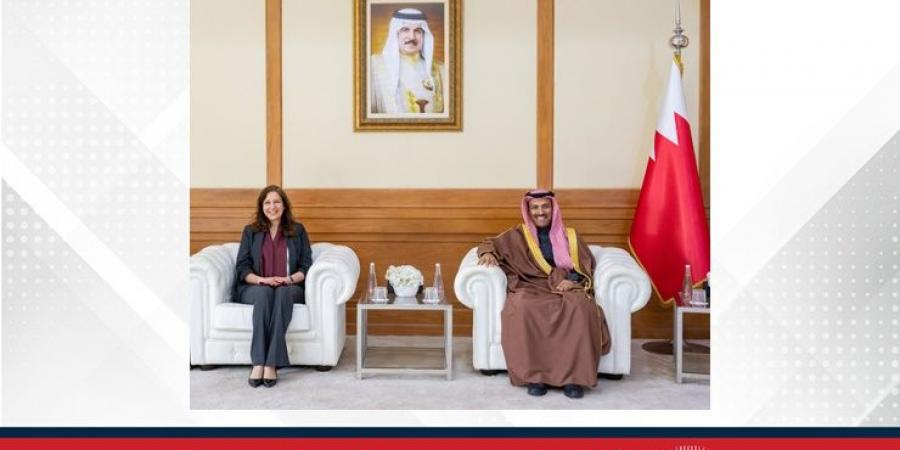 وزير الإعلام يستقبل سفيرة جمهورية مصر العربية لدى مملكة البحرين