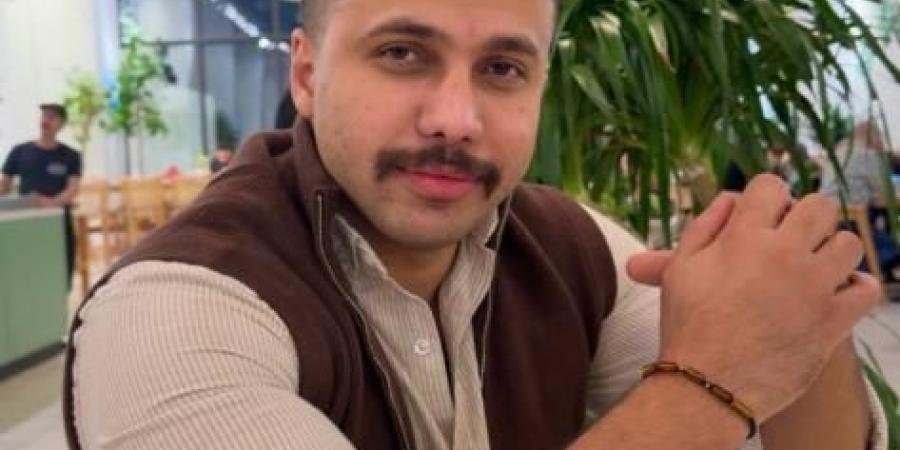 شاب يزور قبر أحمد راضي لكي يخبره بتأهل «أسود الرافدين»