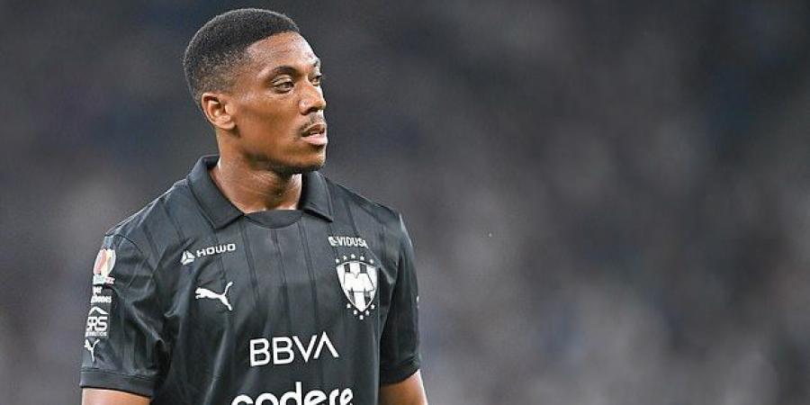 مارسيال يثير الجدل في المكسيك.. والمدرب يرد بالاستبعاد