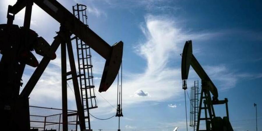 وزارة الطاقة: استهدافات متعددة خفضت الإنتاج 600 ألف برميل