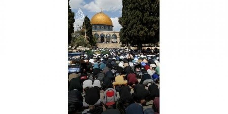 100 ألف فلسطيني يؤدون أول صلاة جمعة في المسجد الأقصى بعد إعادة فتحه