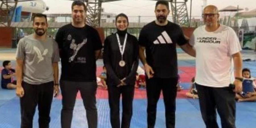 وزير الرياضة يهنئ سلمى محمد عصام لاعبة منتخب التايكوندو ببرونزية بطولة العالم للشباب
