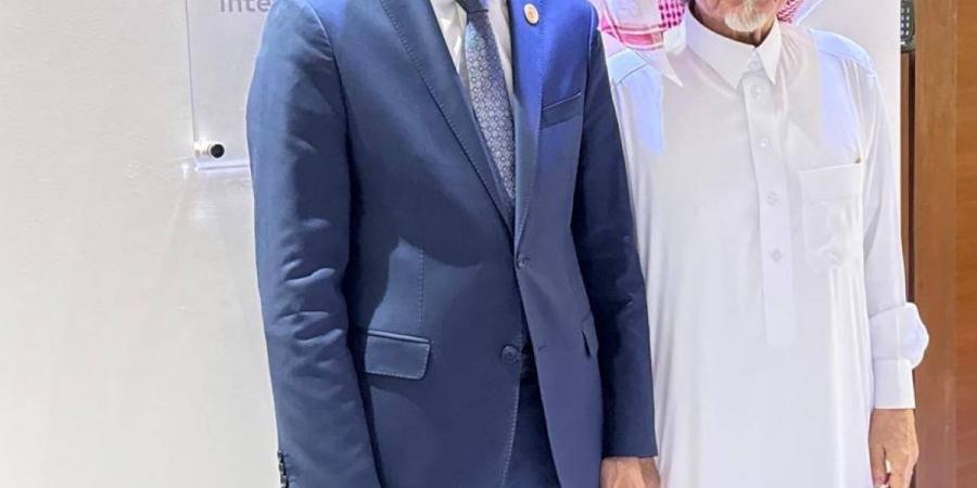 مدير عام الألكسو يزور مركز البحوث والتواصل المعرفي