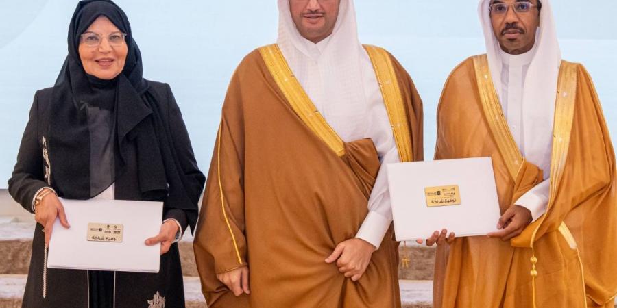 محافظ الأحساء يكرّم داعمي جمعية فتاة الأحساء ويرعى توقيع الشراكات