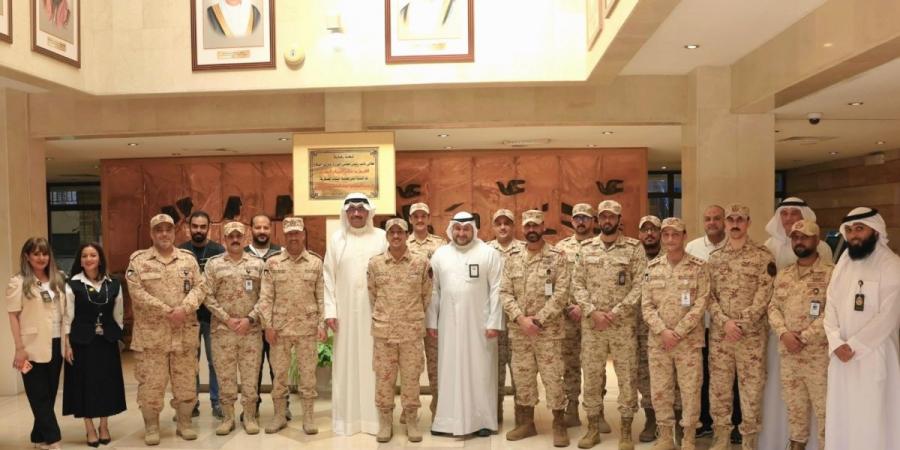 وزير الدفاع الكويتي يزور قطاع الشؤون الفنية ويترأس اجتماعا لمتابعة المشاريع الحيوية والمهمة