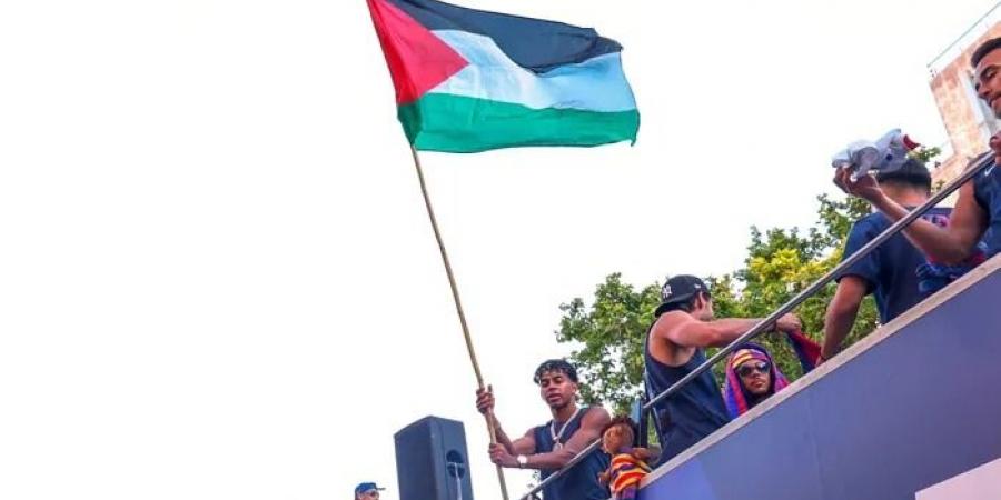 بطل "الليجا" يشعل العالم.. لامين يامال يخطف الأنظار بـ"علم فلسطين"